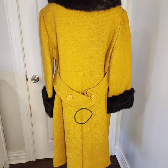 Vintage Sears Mustard Colored Wool Blend and Fur Trim Coat - Picture 8 of 12